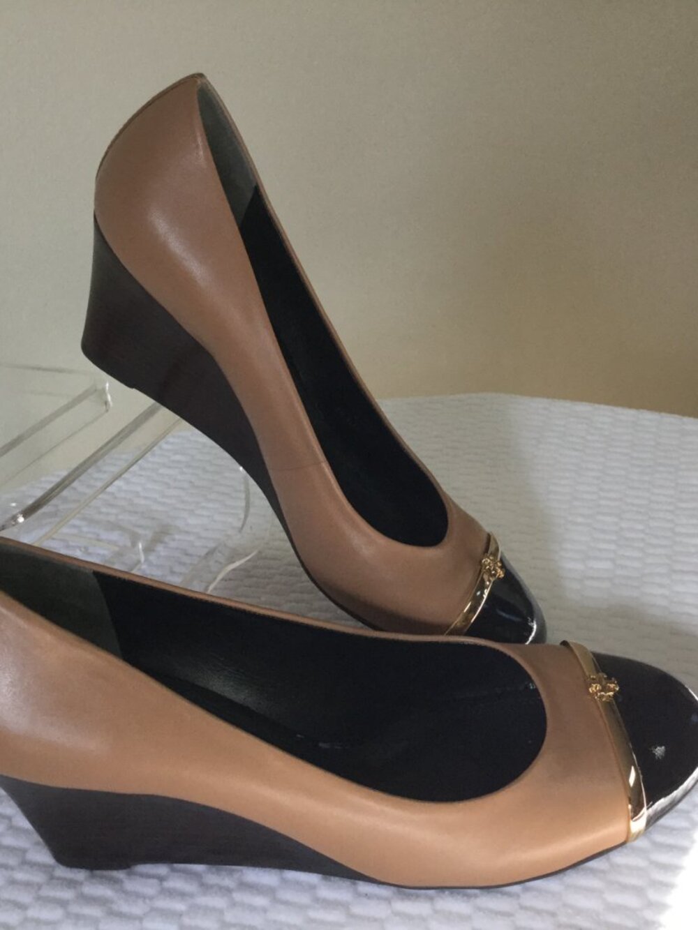 Tory Burch Women Size 9.5 Clay Beige Calf Black patent Wedge Shoes Heels 2.5"